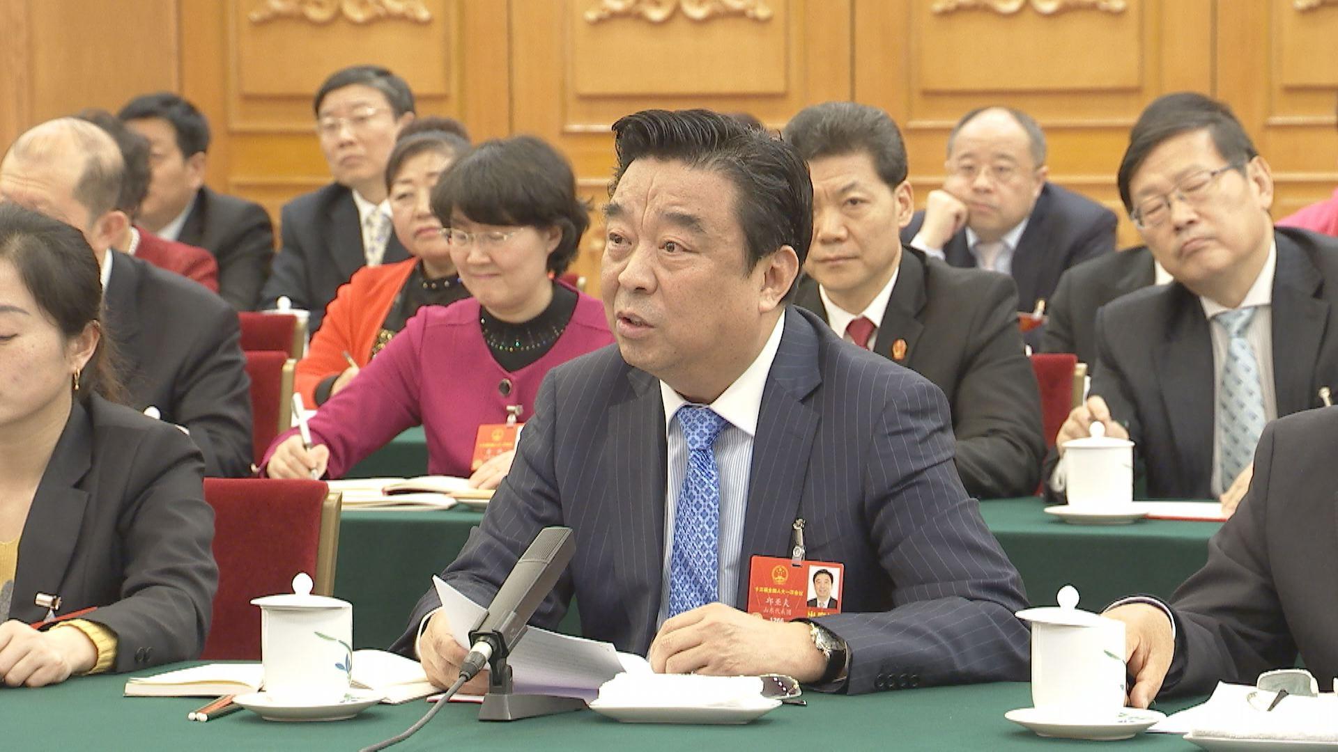 邱亚夫代表在发言