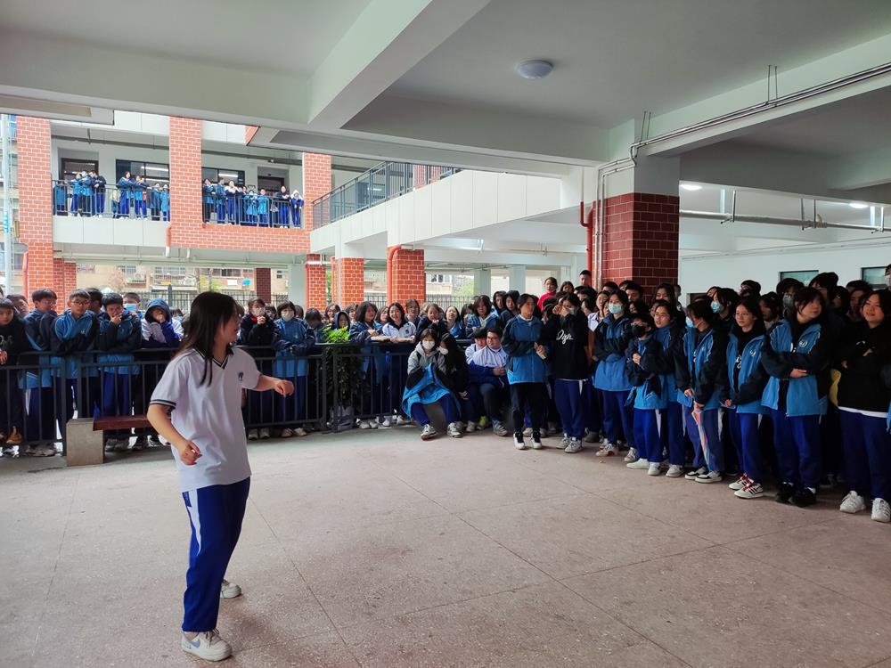 2b919564915d4d7f84b1da37746d1ff6.jpg 2b919564915d4d7f84b1da37746d1ff6.jpg