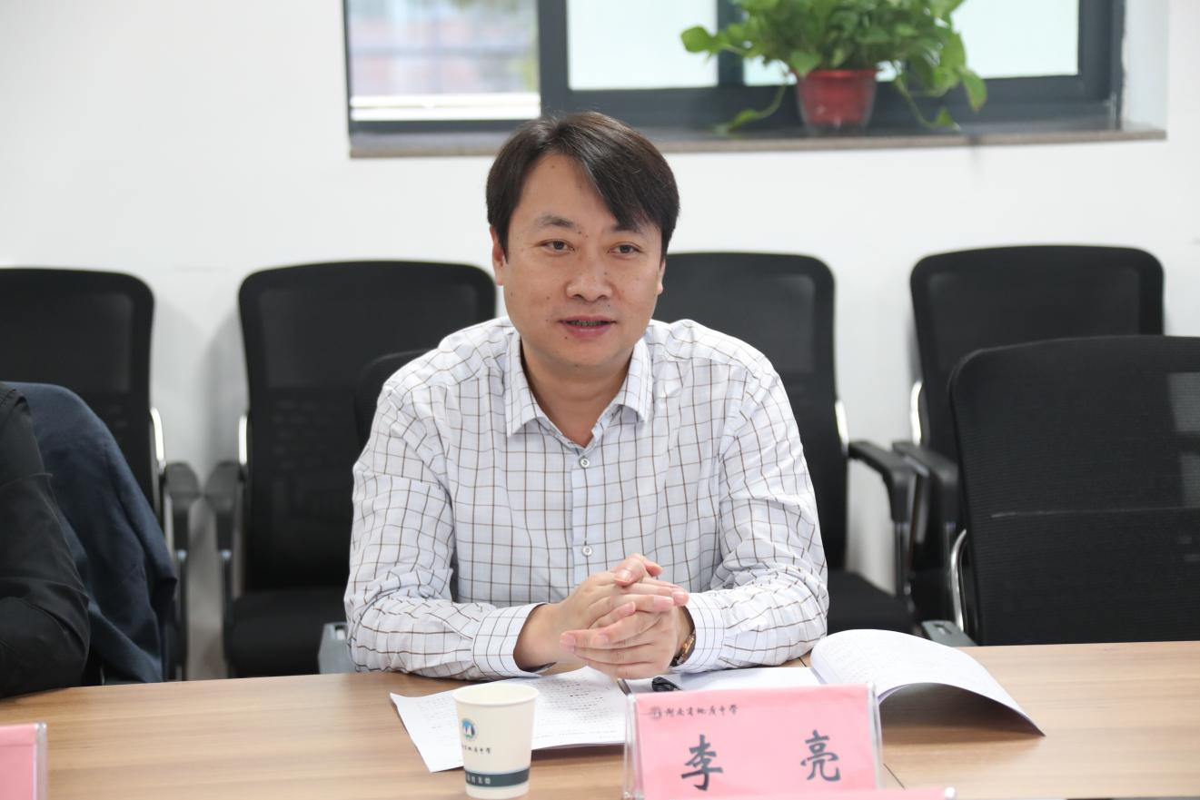 李亮.png 李亮.png