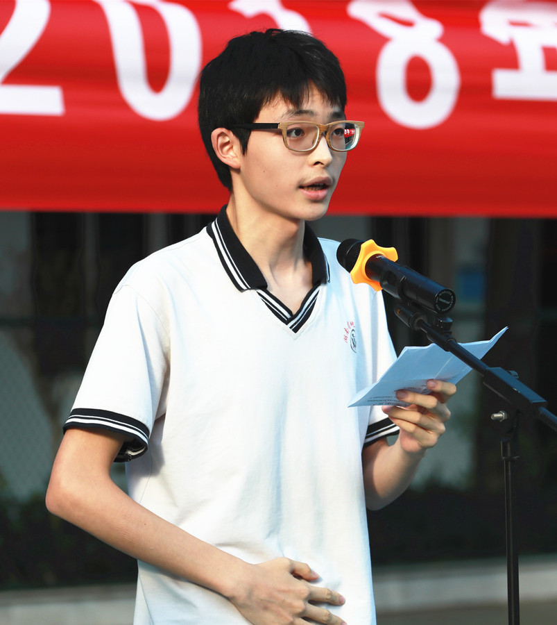 学生代表 竖.jpg