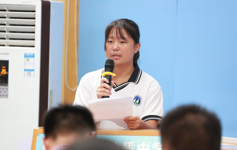 学生代表发言.jpg