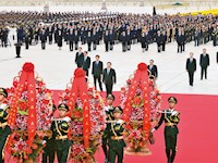 习近平：坚定理想信念 补足精神之钙