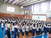 我校庆祝“六一”儿童节表彰大会暨初二年级离队建团仪式顺利举行