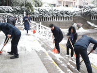 铲雪除冰，情暖寒冬——你的快乐有我们来守护